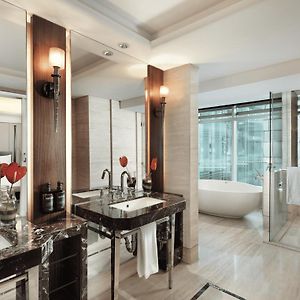 Grand Deluxe Zimmer mit Kingsize-Bett